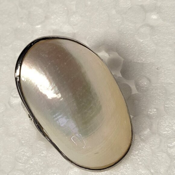 White Oval Mother of Pearl Adjustable Ring - Picture 8 of 13